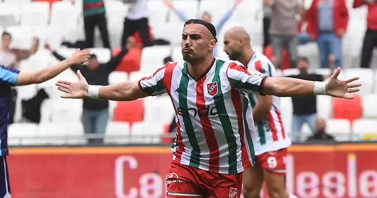 Karşıyaka da yıldızlar kopuyor