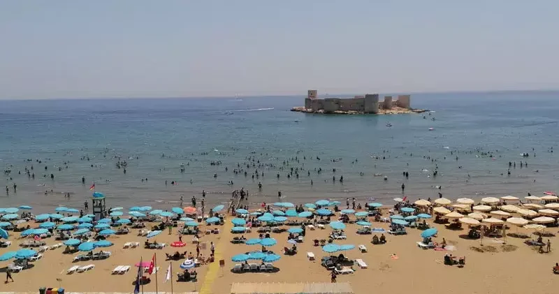 Mersin de plajlar doldu