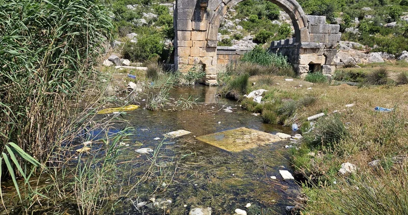 Çöplüğe dönen 1800 yıllık kutsal çeşme ve kaplıca kurtarılıyor