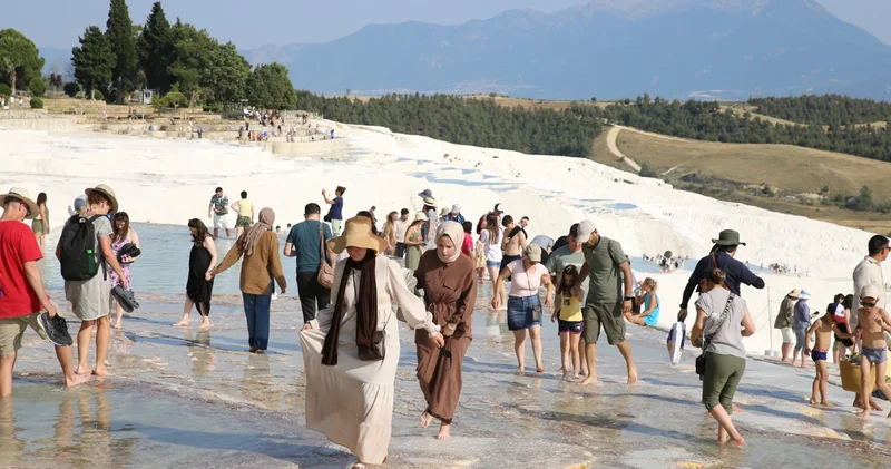 Pamukkale de bayram tatili hareketliliği yaşanıyor