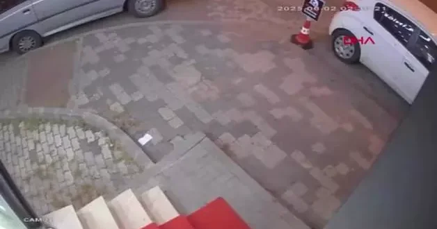 Eski çalılanını satırla kovaladı! Dehşete düşüren anlar