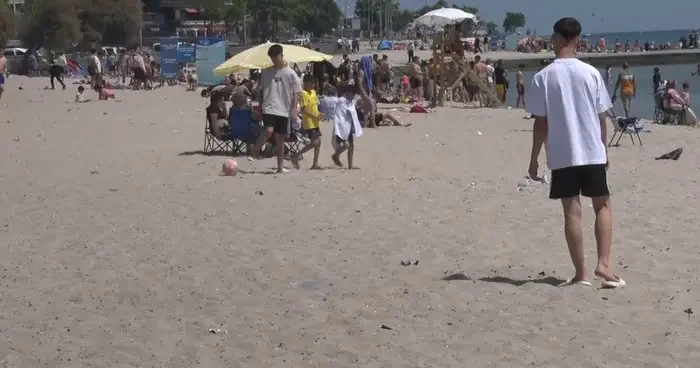 Küçükçekmece de bayramın 2 nci gününde vatandaşlar sahile akın etti