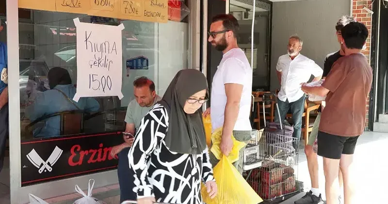 Kurban etlerini kıyma yapmak isteyenler kasaplarda yoğunluk oluşturdu