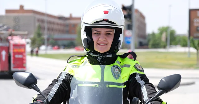 Polis Safiye, tutkusu motosikletle trafik güvenliğini sağlıyor Konya Haberleri