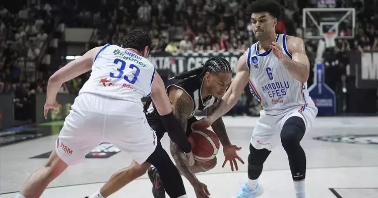 Anadolu Efes, Beşiktaş ı deplasmanda devirdi!