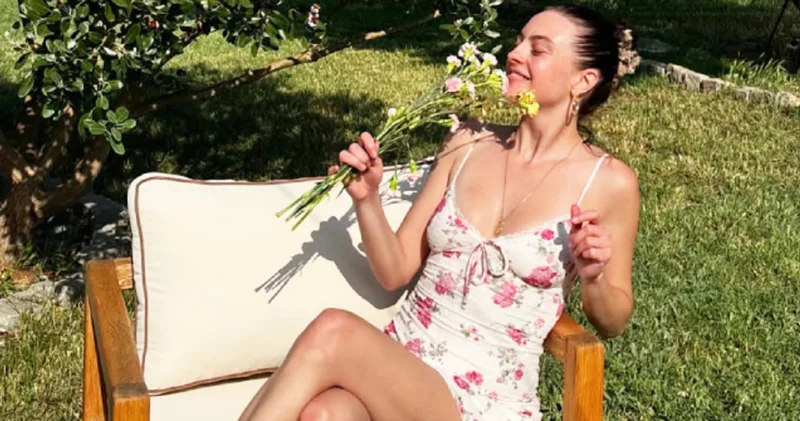 Melis Sezen, Kurban Bayramı nı çiçekli pozlarla kutladı Magazin haberleri
