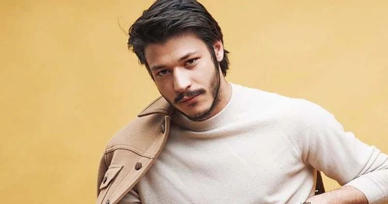 Kubilay Aka’dan pembe saçlı yeni imaj