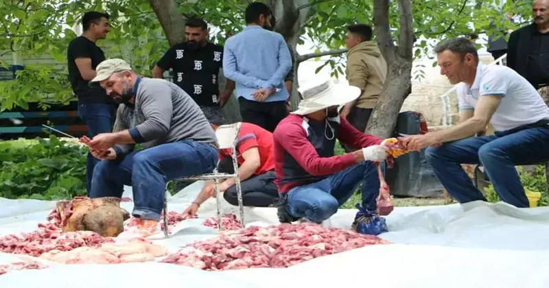 Köyde asırlık bayram geleneği: 100 kurban kestiler, çevre köylerde aynısını yapmaya başladı