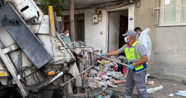 Bornova da hayrete düşüren manzara: 7 yıl boyunca çöp yığınları arasında yaşamışlar VİDEO İZLE