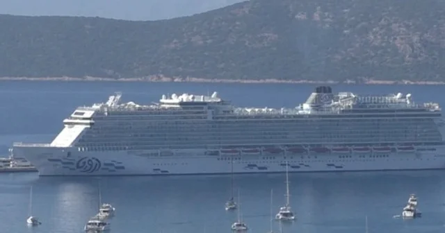 Aroya kruvaziyeri 1750 yolcusuyla Bodrum a geldi VİDEO İZLE