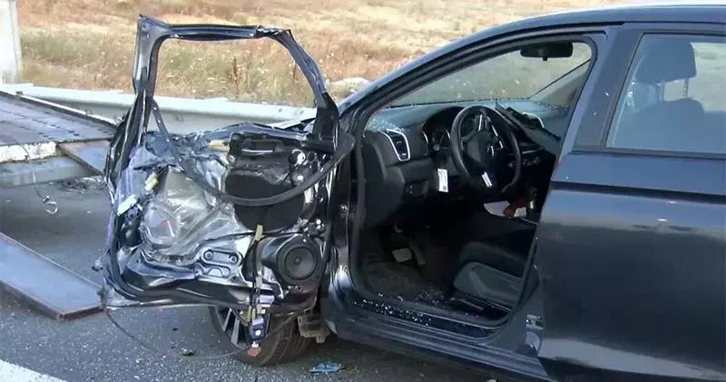 Arnavutköy de emniyet şeridinde aracından inen sürücüye minibüs çarptı: 1 ölü