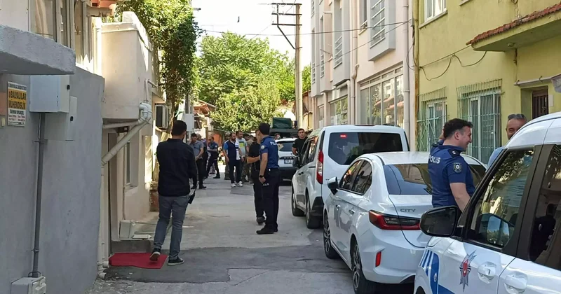 Sağlık ekibinin ihbarına giden polisi bıçakla yaralayan şüpheli vurularak yakalandı