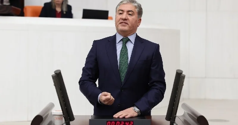 CHP li Murat Emir den AKP li Ahmet Hamdi Çamlı ya tepki: Bu millet seni o şanlı tarihinin çöplüğüne fırlatır