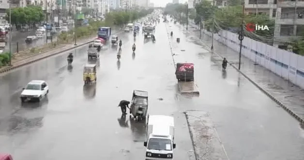 Pakistan da muson yağmurları can aldı!