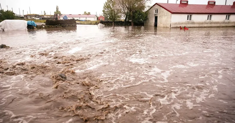 Kars’ta sağanak sele dönüştü
