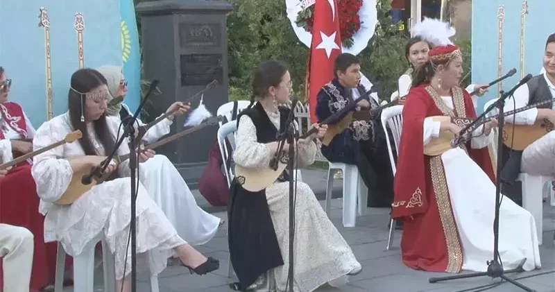 Kazakistan Ulusal Dombra Günü Zeytinburnu’nda kutlandı