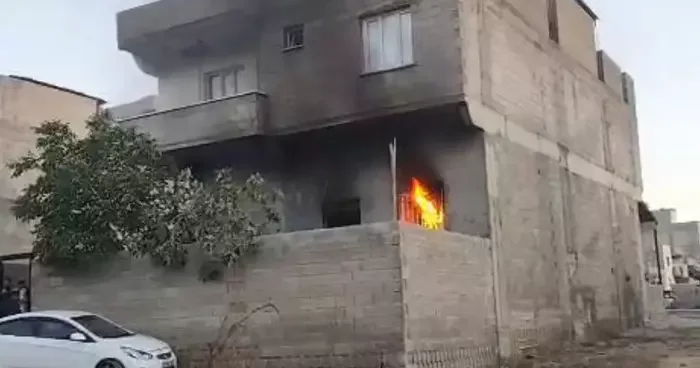 Gaziantep te 2 katlı binada yangın! İtfaiye ekipleri müdahale etti
