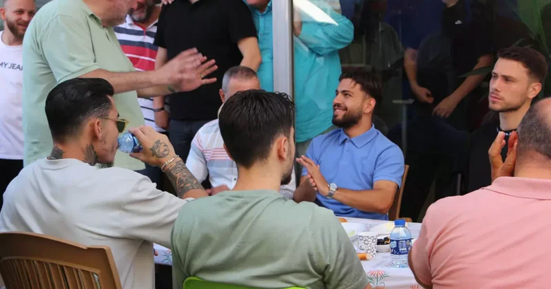 Futbolcular şehrin esnaflarıyla kahvaltı yaptı