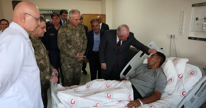Bakan Güler den metan gazından zehirlenen askerlere hastanede ziyaret
