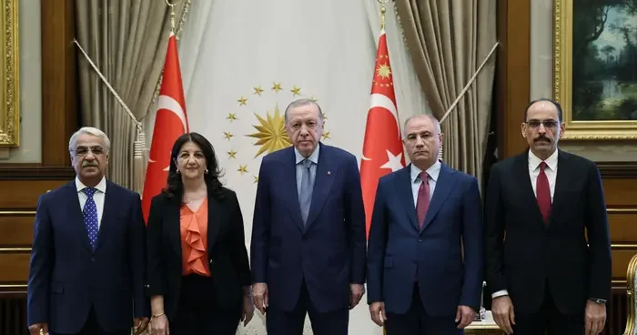 Beştepe de kritik görüşme! Cumhurbaşkanı Erdoğan DEM Parti nin İmralı heyetini kabul etti