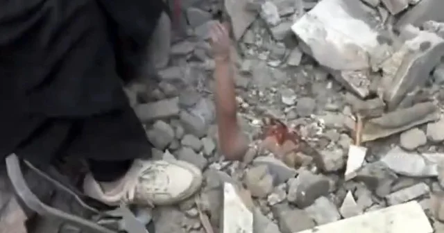Enkaz altından mucize kurtuluş: Gazzeli çocuk İsrail saldırısından sağ çıktı VİDEO İZLE