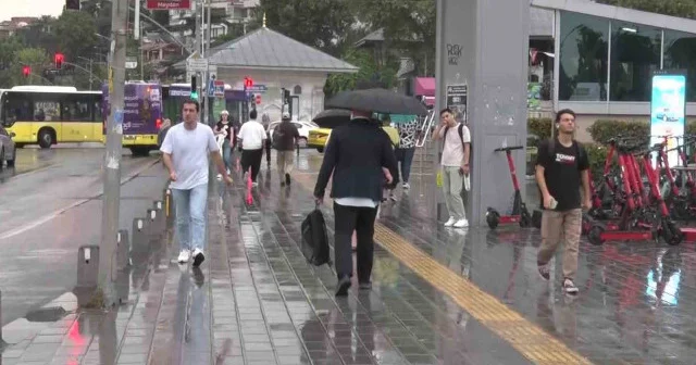 İstanbul da sağanak yağış sabah saatlerinde de etkisini sürdürdü VİDEO İZLE
