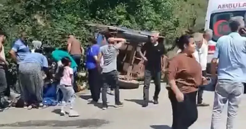 Fındık işçilerinin taşındığı römork devrildi; 7 yaralı