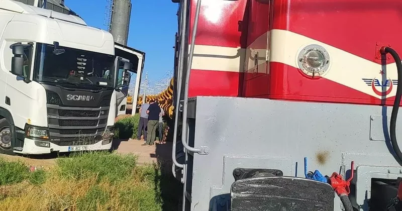 Kırıkkale de yük treni tıra çarptı