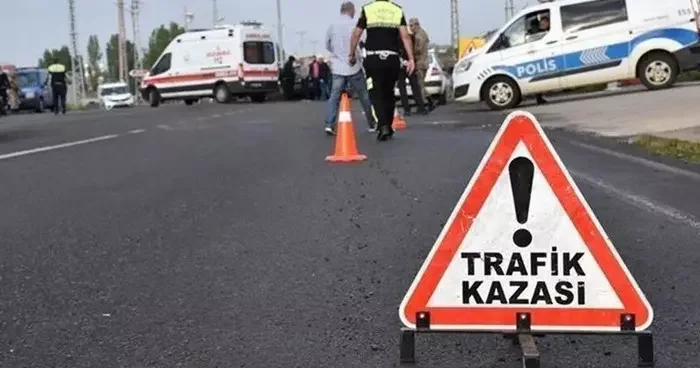 Otomobil ile üç tekerlekli motosiklet çarpıştı: 1 yaralı