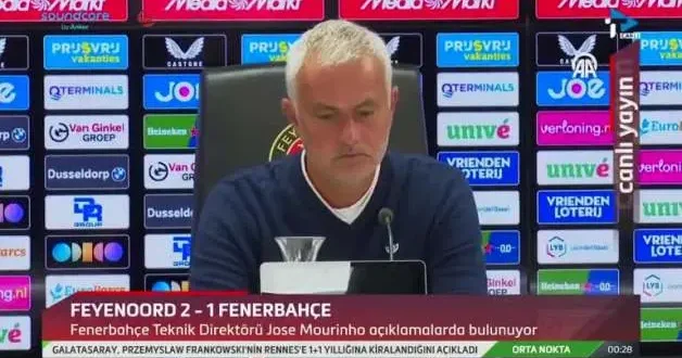 Mourinho dan basın toplantısında Fenerbahçe taraftarlarını sinirlendiren hareket