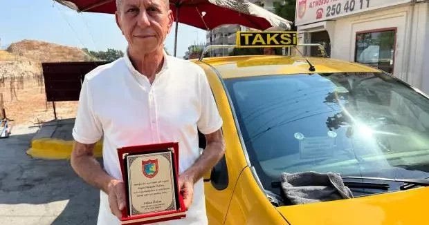 İzmir haberleri Şoförlüğü örnek oldu: 45 yılda sıfır ceza 07 Ağustos 2025