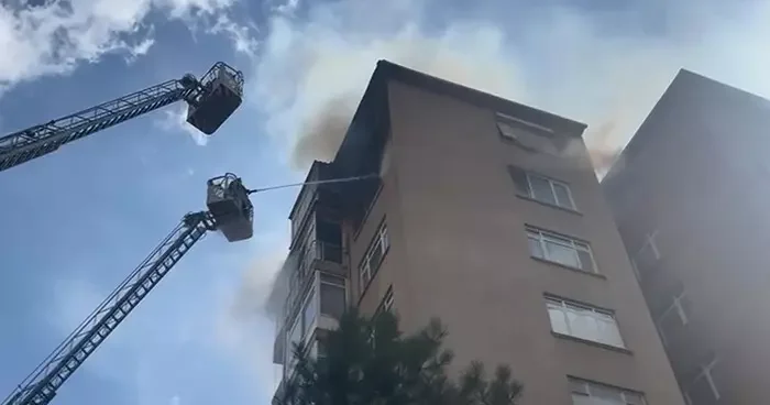 İstanbul un göbeğindeki 10 katlı binada yangın paniği! Çok sayıda itfaiye ekibi sevk edildi
