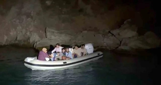 Marmaris’te 26 düzensiz göçmen ve bir göçmen kaçakçısı yakalandı Gündem Haberleri