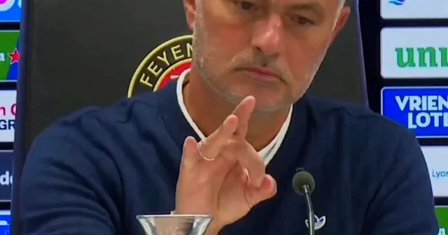 Jose Mourinho’nun basın toplantısında sinekle imtihanı VİDEO İZLE