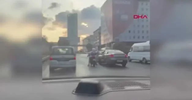 Maganda trafikte tartıştığı sürücüye yumruklu saldırı gerçekleştirdi