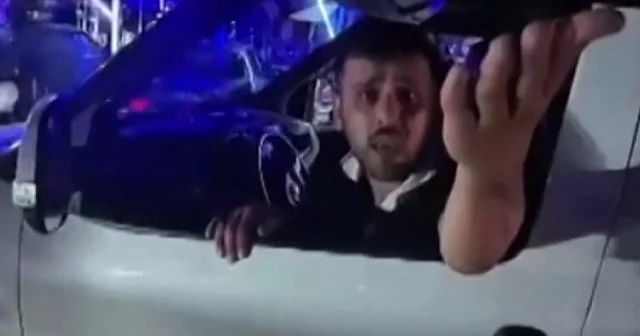 Alkollü şehir eşkıyaları motosikletliye saldırdı: Yanında kız var seni parça parça ederim VİDEO İZLE