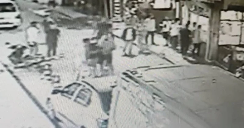 İstanbul da uzun namlulu silahlarla kıraathane baskını: O anlar kamerada
