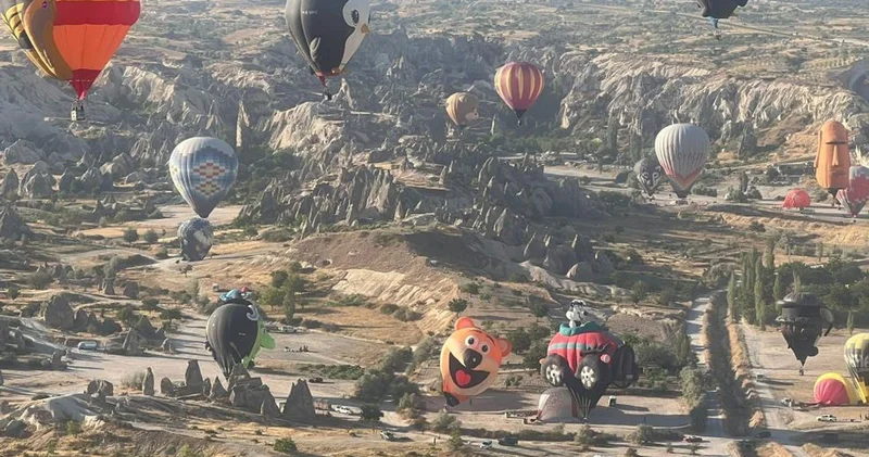 Kapadokya da Balon Festivali başladı: 27 ülkeden 38 balon gökyüzünü süsledi