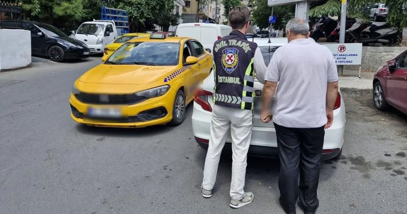Yolcu seçerken yakalanan taksicinin aracı trafikten men edildi