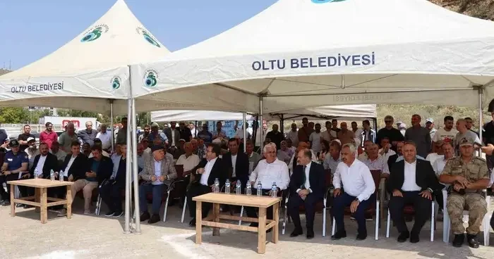 Oltu’da Kapalı Halk Pazarı’nın temeli atıldı