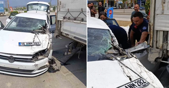 Kontrolden çıkan otomobil benzinlikteki tıra çarptı Bursa Haberleri