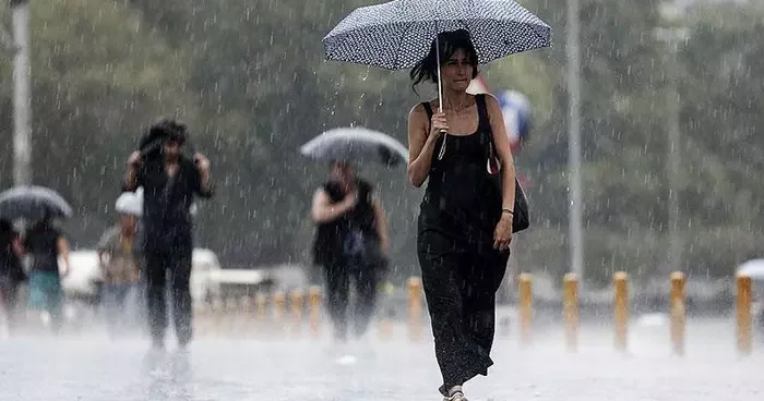 İstanbul ve 17 il için sağanak alarmı: Meteoroloji den kuvvetli yağış ve fırtına uyarısı