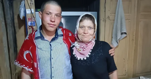 Sosyal medya paylaşımıyla gündem olan İbrahim Çetin askere uğurlandı Sinop Haberleri