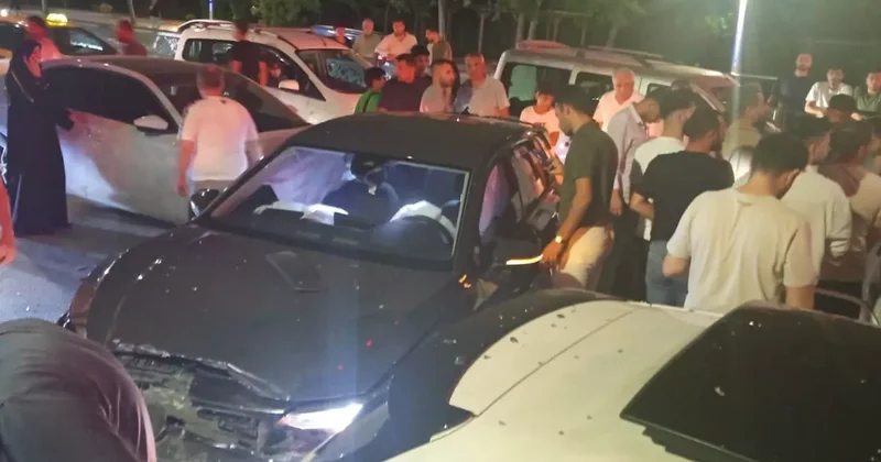 Elazığ da feci kaza! Karşı şeride geçen araç 4 araca çarptı: 1’i ağır 4 yaralı
