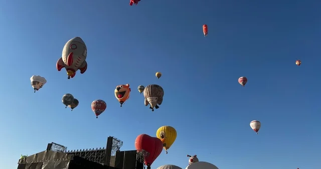 Kapadokya da özel figürlü balonlar, gökyüzünü renklendirdi Nevşehir Haberleri