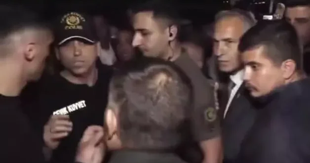 Ali Mahir Başarır dan skandal hareket: Polis memurunu kolundan çekip, bağırdı!