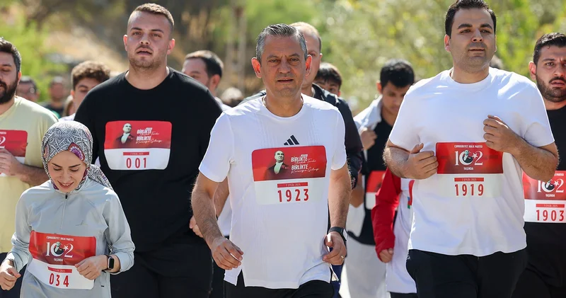 CHP lideri Özgür Özel, partisinin 102 nci Yıl Koşusu na katıldı