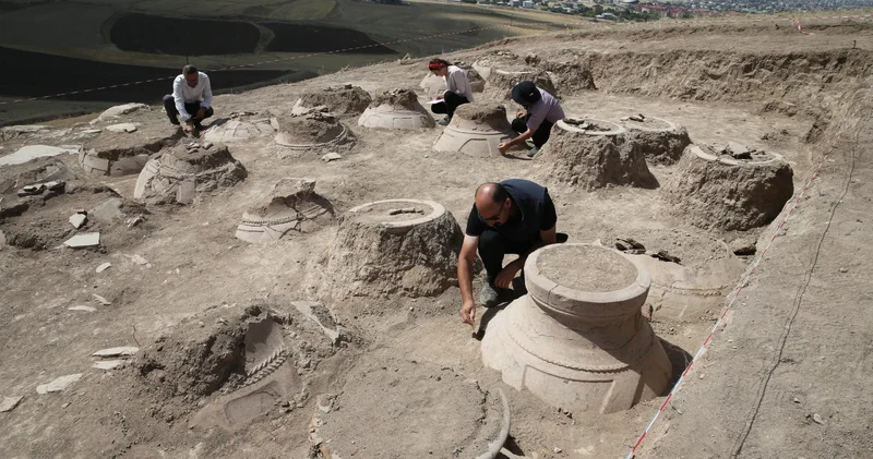 Van da çivi yazılı 76 pithos bulundu!