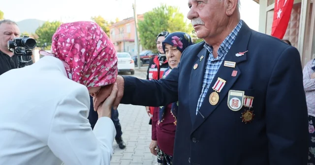 Bakan Göktaş tan, evliliklerinde 48 yılı geride bırakan Bulut çiftine ziyaret Ankara Haberleri