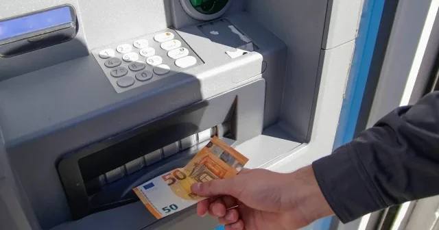ATM lerde yeni kısıtlama: Vatandaş eli boş dönüyor Dünya Ekonomisi Haberleri